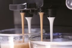 Aaron Coffee Master Tam Otomatik Kahve Makinesi – 4 Litre Süt Soğutucu Dolaplı Profesyonel Kahve Çözümü
