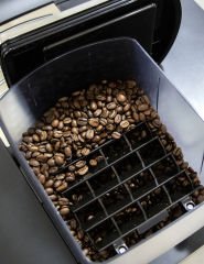 Aaron Coffee Master Tam Otomatik Kahve Makinesi – 4 Litre Süt Soğutucu Dolaplı Profesyonel Kahve Çözümü